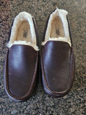 UGG Men’s Ascot Brown Leather Wool Lined Slippers Size 10